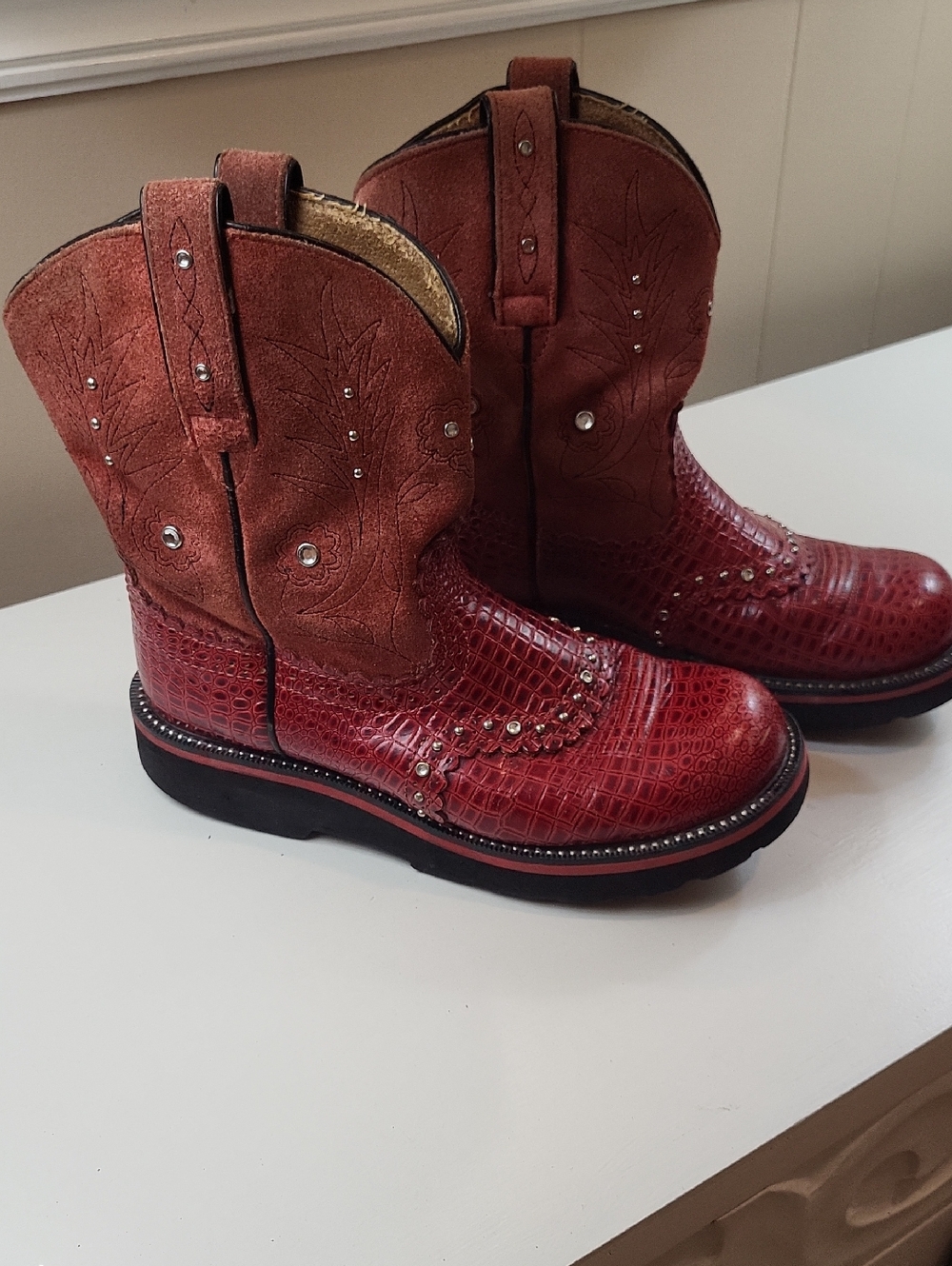 ARIAT FAT BABY Red Western Pull-On Boots with Stud Detail, SIZE 6.5